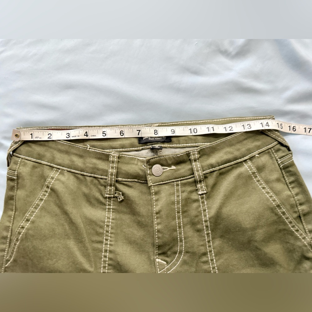 True Religion cargo jeans pocket bootcut jeans green Kalamata size 28 NWOT - Picture 11 of 12